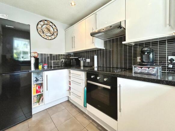 3 bed Semi-Detached for sale Image 6
