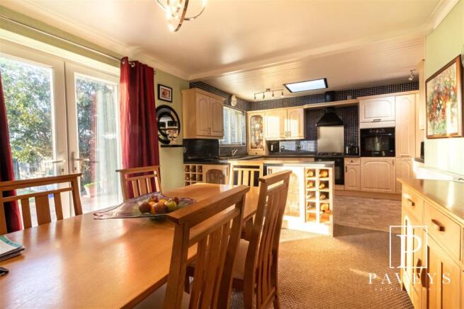 KITCHEN BREAKFAST ROOM