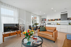 17, 5 Pearl House, Market Road, London N7 9PL