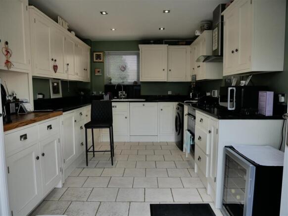 Jasmine Close, Calne photo 4