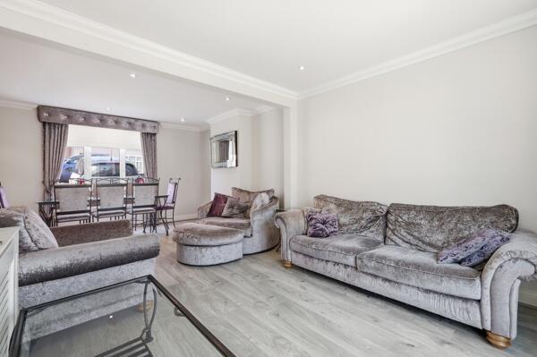 Knights Way, Hainault, IG6 photo 4