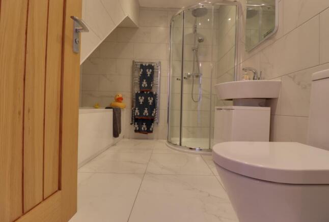 4 bed Semi-Detached for sale Image 10