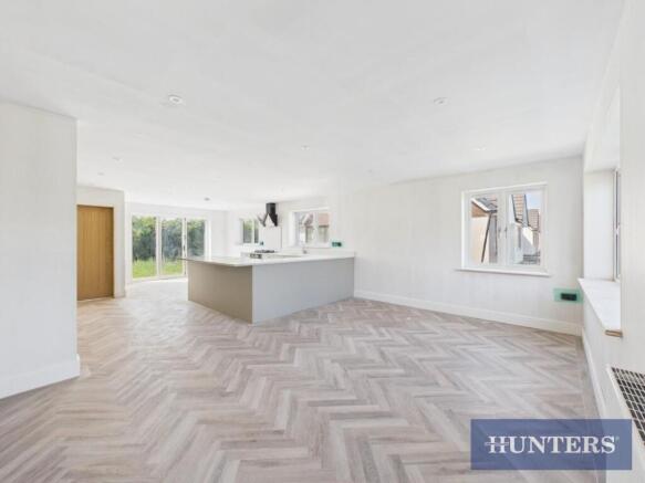 4 bed Detached for sale Image 6
