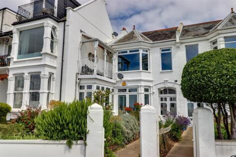 * SEAFRONT POSITION * Clifton Drive, Westcliff-On-Sea