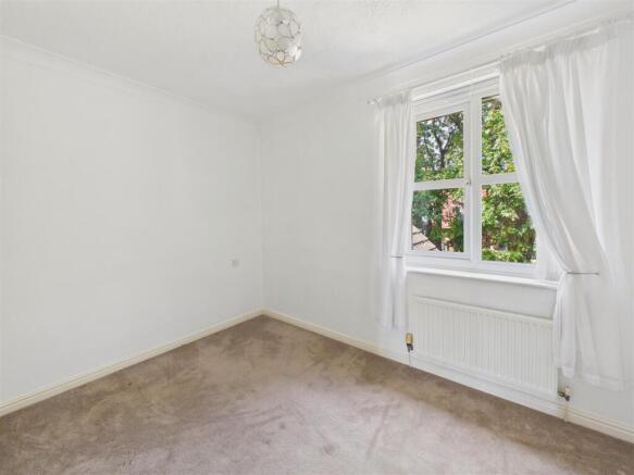 2 bed Flat for sale Image 5