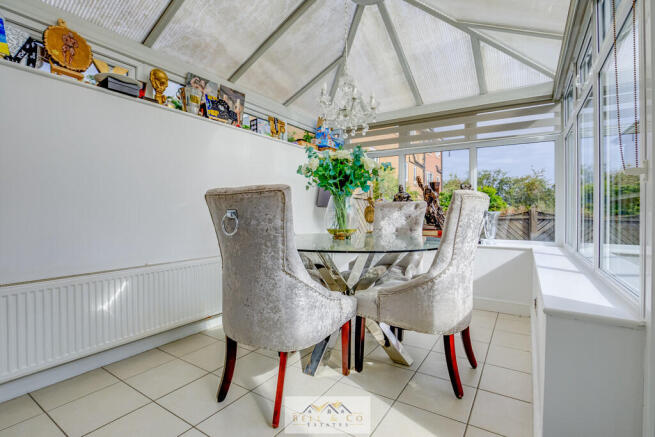 4 bed Town House for sale Image 11