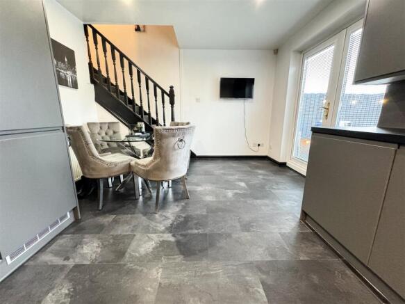 KITCHEN DINING ROOM