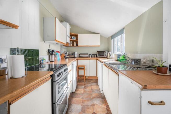 23 Sutton Street, Flore