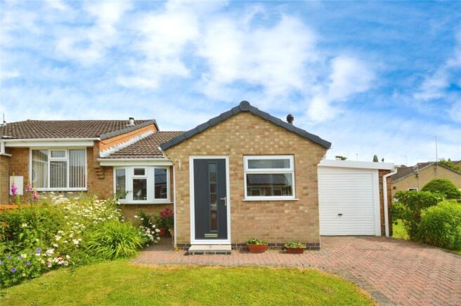 2-bed bungalow on Chiltern Road, Swadlincote, Derbyshire, DE11, £185,000