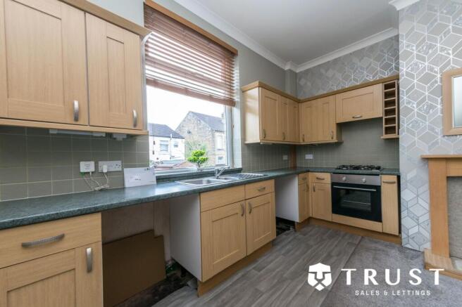 2 bed Terraced to rent Image 5