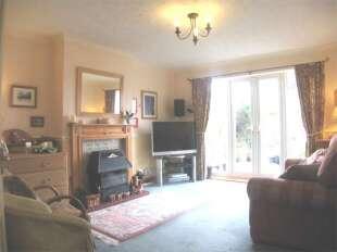 REAR LOUNGE