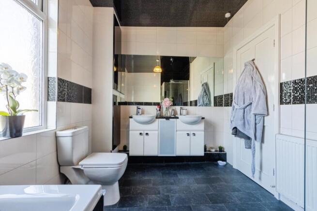 3 bed Terraced for sale Image 10