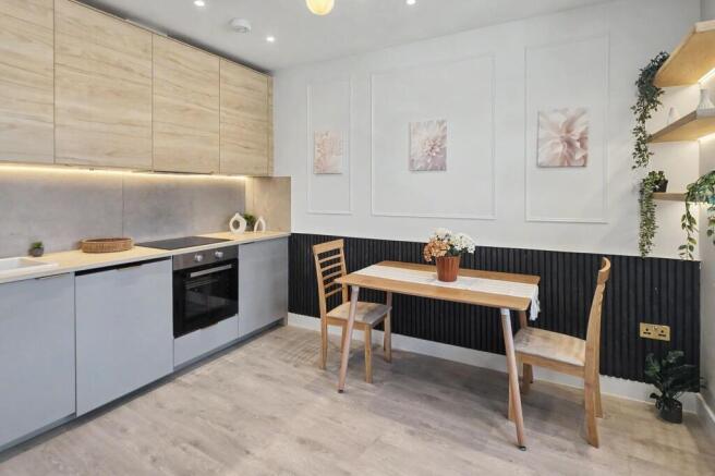 Flat B, 34 Ellingham Road, Shepherds Bush, London W12 9PR