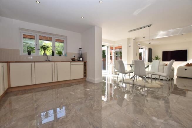 Superb Open Plan Living Kitchen