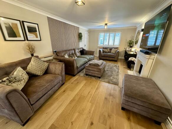 4 bed House to rent Image 3