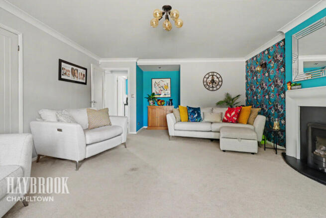 5 bed Detached for sale Image 9