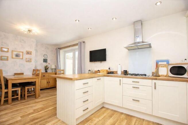 Kitchen/ Dining Area