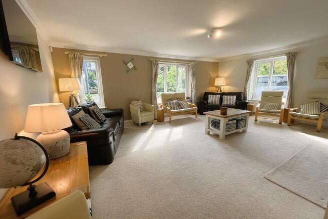 5 bed Detached for sale Image 4