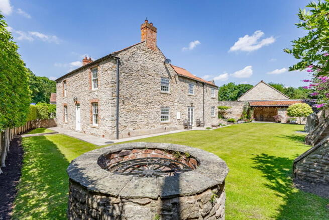 4 bed Detached for sale Image 3