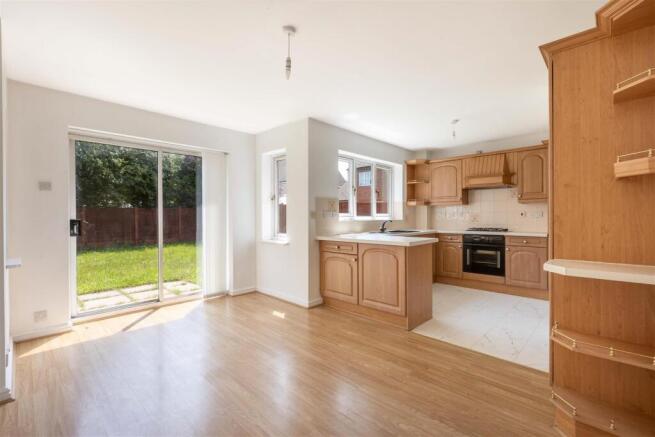 14 Tythe Barn Lane 4.jpg