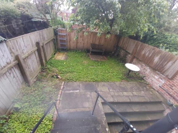 6 bed Terraced to rent Image 8