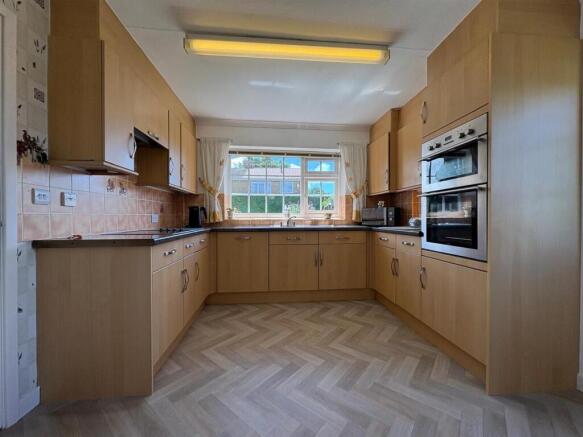 3 bed Detached for sale Image 11