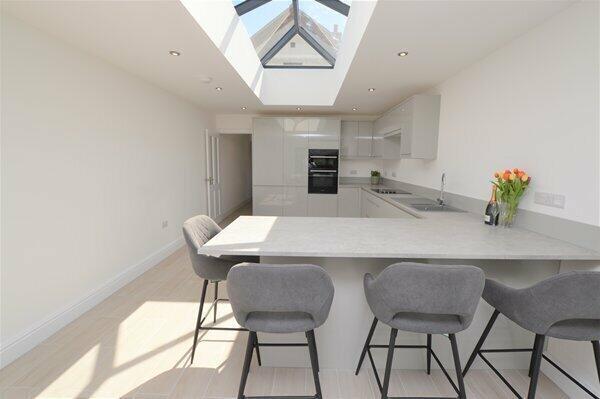 kitchen & breakfast room