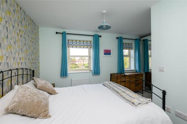 4 bed Semi-Detached for sale Image 8