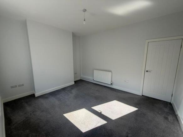2 bed Terraced to rent Image 5