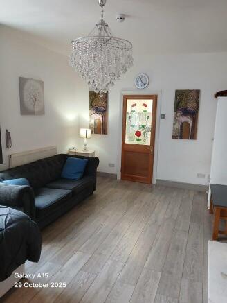 2 bed Flat to rent Image 4