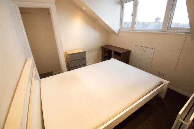 4 bed Terraced to rent Image 9
