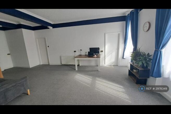 2 bed Flat to rent Image 4