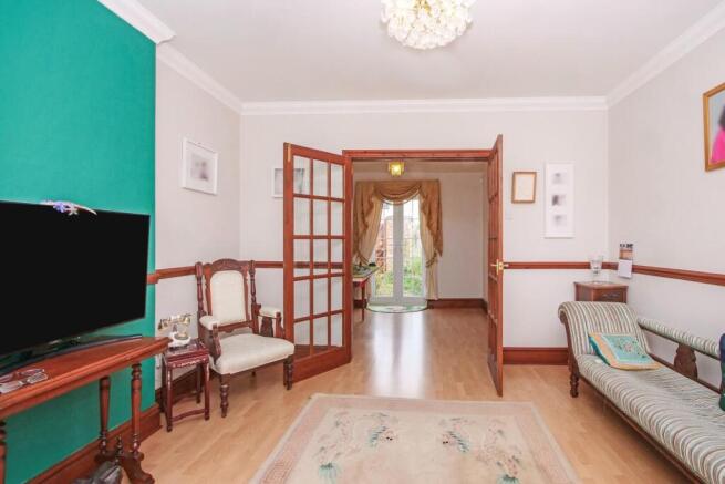 5 bed Detached for sale Image 7