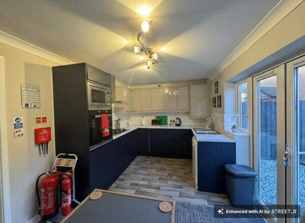 Communal kitchen / diner