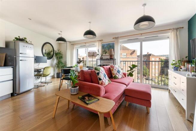Cresset Road, E9