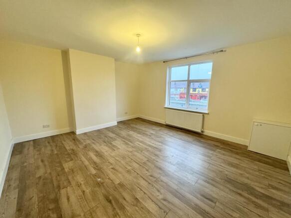2 bed Flat to rent Image 8