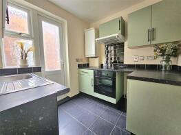 18, Western Court, Chandlers Way, Romford RM1 3JR