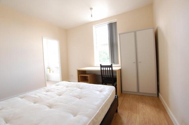 4 bed Terraced to rent Image 4