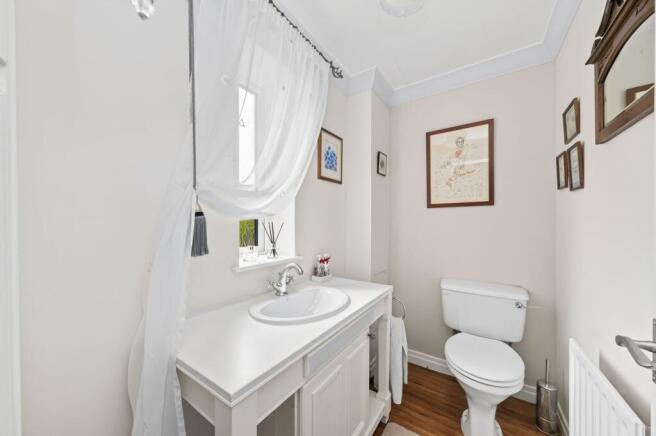 4 bed Detached for sale Image 5