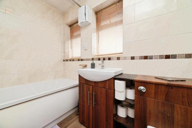 3 bed Terraced for sale Image 8