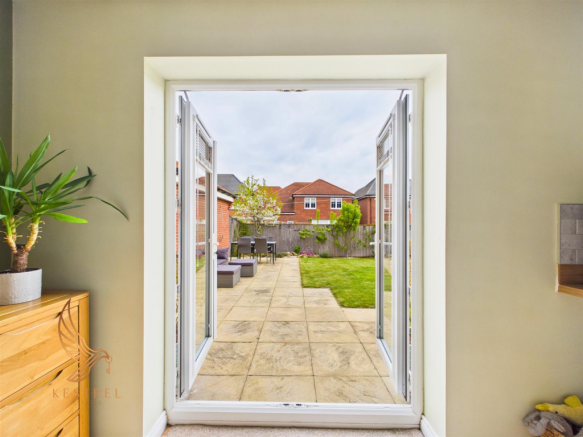 4 bed Detached for sale Image 10
