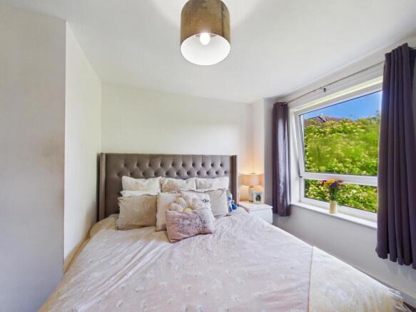 2 bed Apartment for sale Image 6