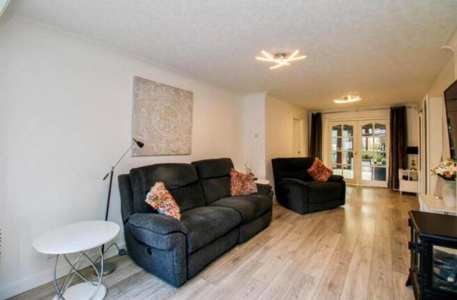 4 bed Detached for sale Image 8