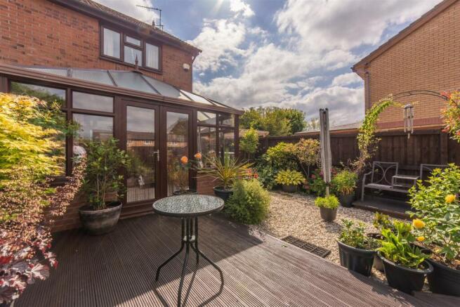 76 Gifford Close-18.jpg