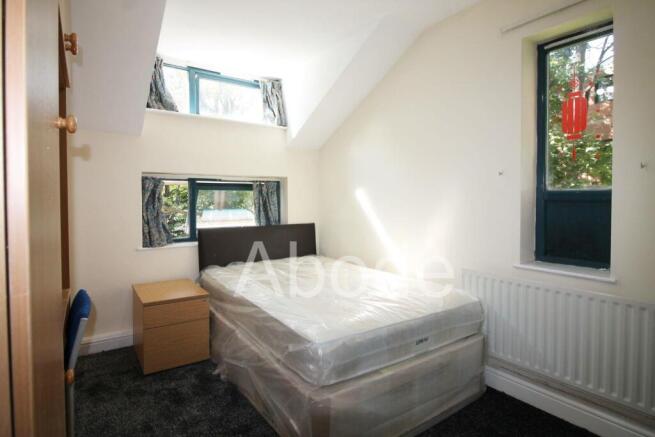 4 bed Flat to rent Image 4
