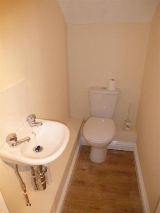 CLOAKROOM/W.C.