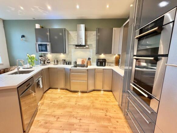 4 bed Town House for sale Image 6