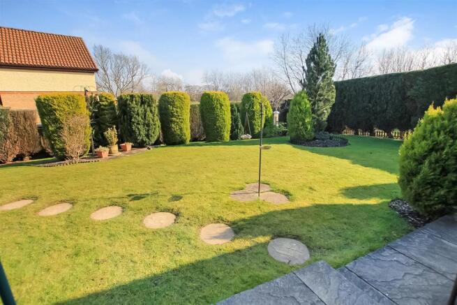 Rear Garden (2).jpg