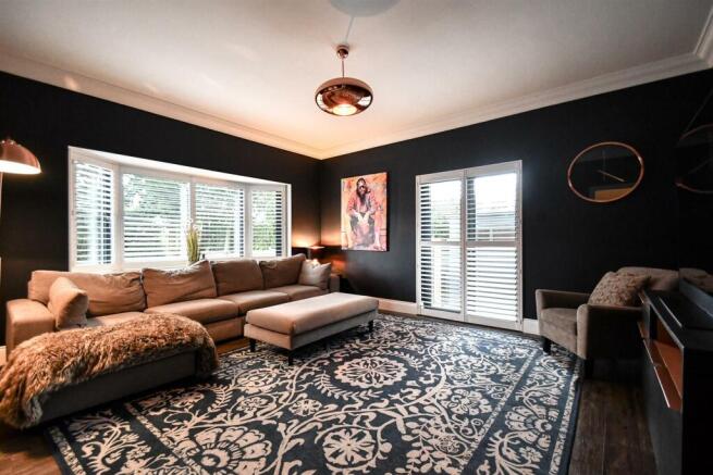 Lounge 1 (use).jpg