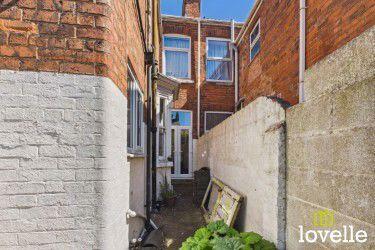 3 bed Terraced for sale Image 8